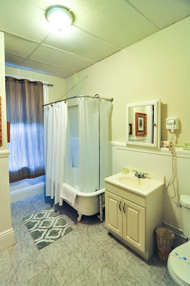 Beacon Inn 1087 Brookline Extérieur photo
