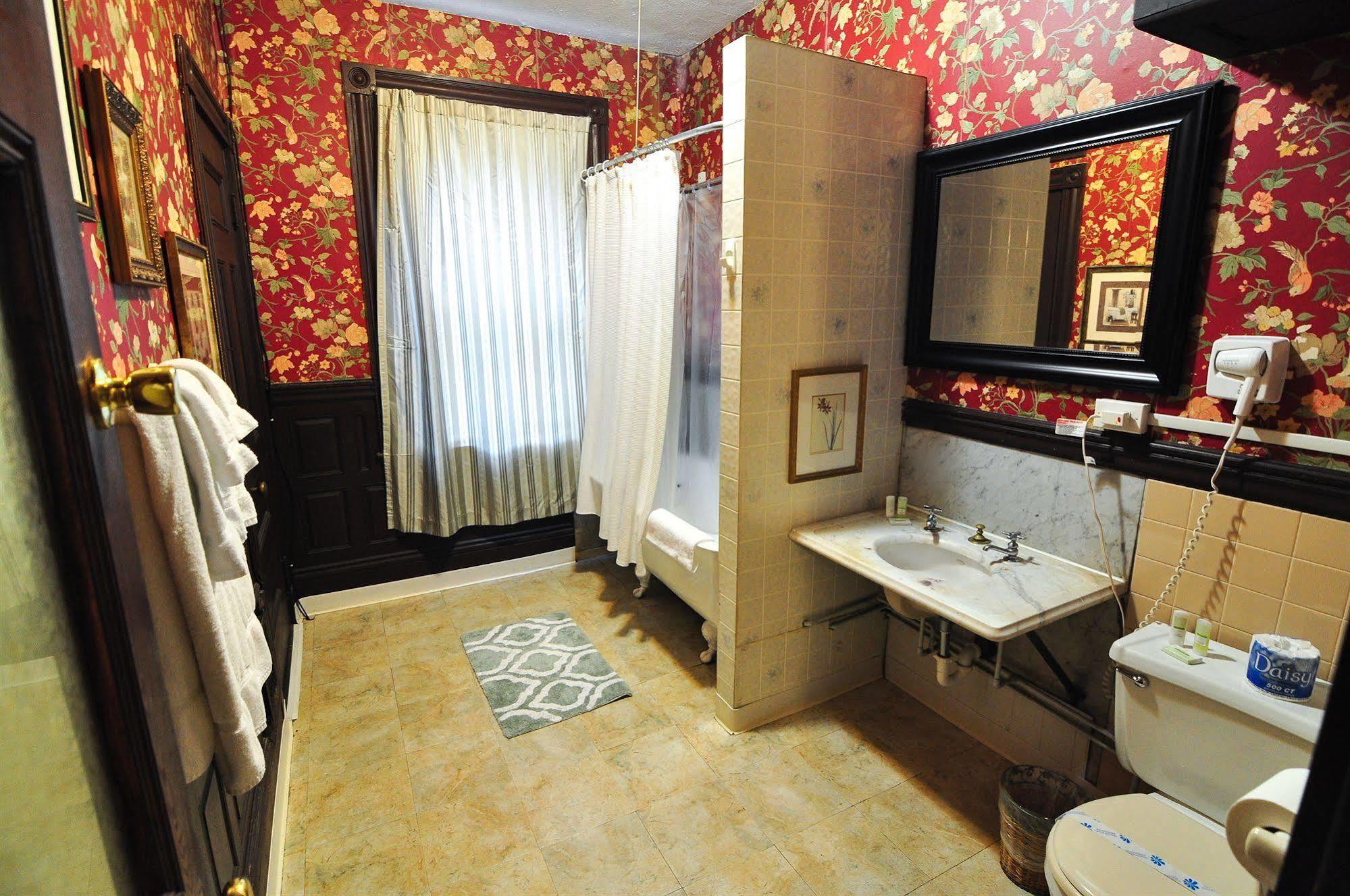 Beacon Inn 1087 Brookline Extérieur photo