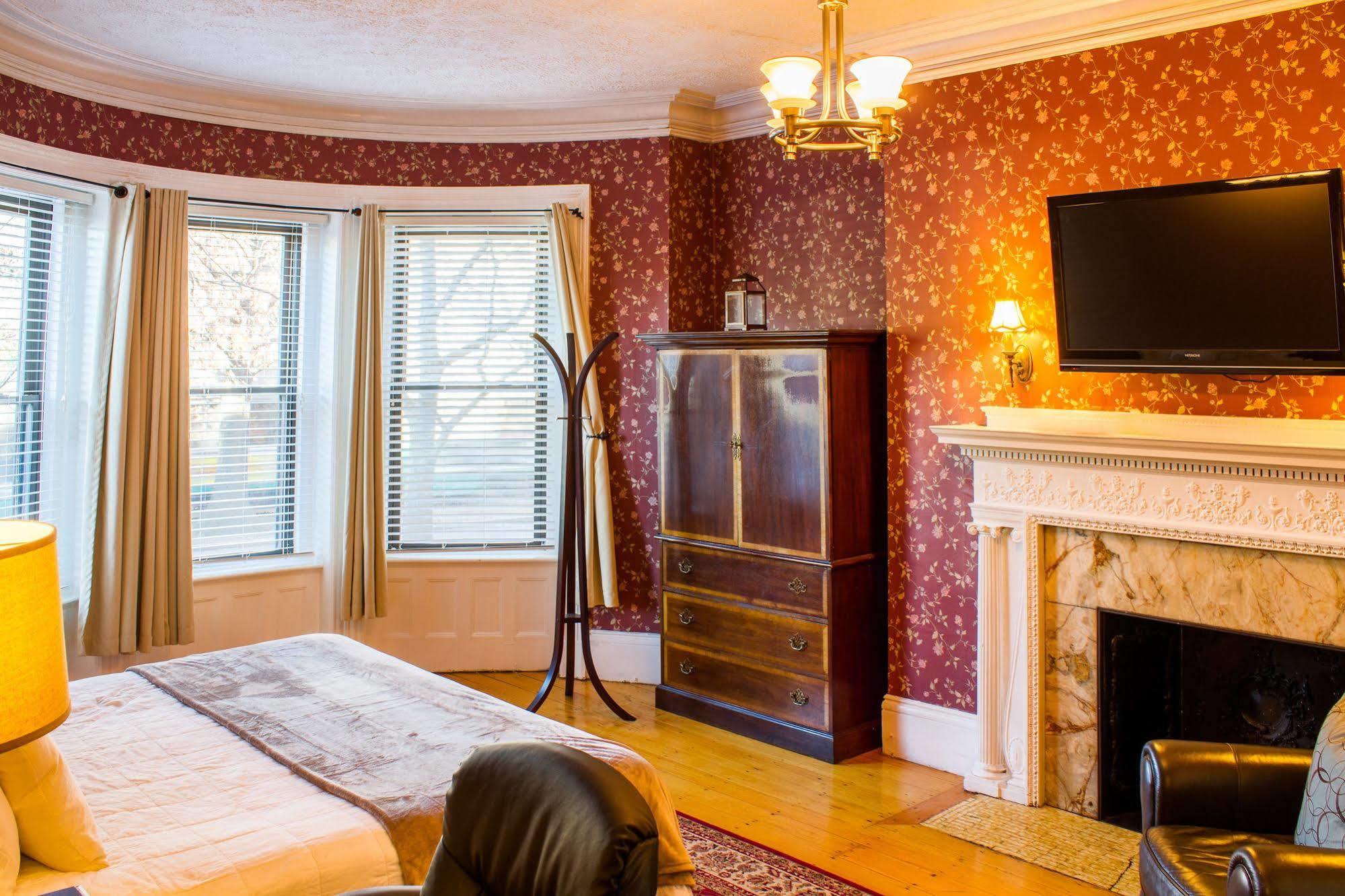 Beacon Inn 1087 Brookline Extérieur photo